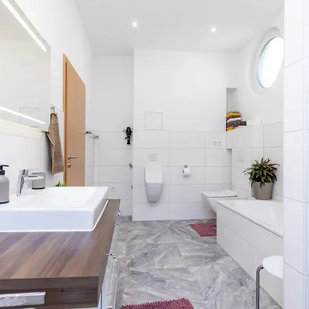 Rheinland - Stilvolle, Moderne Mit Kostenfreiem Wlan Und Parkplatz Apartment Andernach