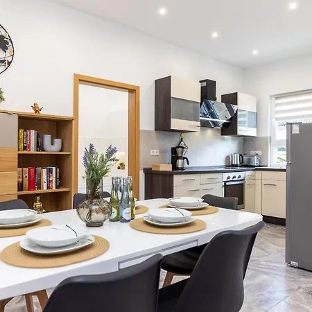 Rheinland - Stilvolle, Moderne Mit Kostenfreiem Wlan Und Parkplatz Apartment *