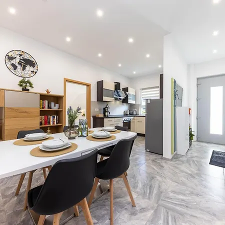 Rheinland - Stilvolle, Moderne Mit Kostenfreiem Wlan Und Parkplatz Apartment *